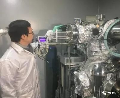 南京大學(xué)研發(fā)出新型 三明治 結(jié)構(gòu)電子元件 可耐340 高溫